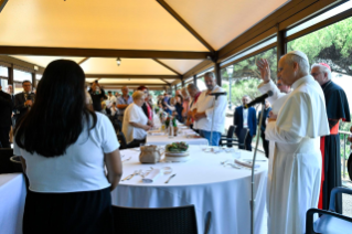 6-Pranzo con i Poveri assistiti dalla Diocesi di Albano e con gli Operatori della Caritas Diocesana 