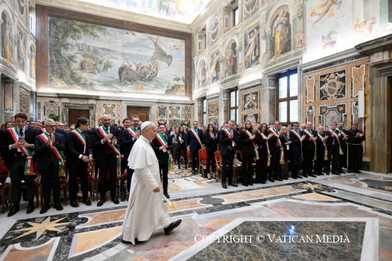 5-A los miembros de la Asociaci&oacute;n Nacional de Municipios Italianos (ANCI) 