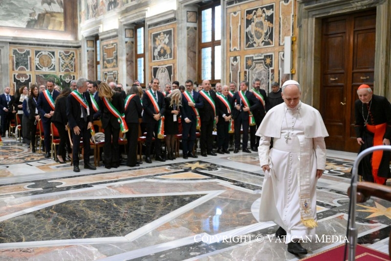 7-A los miembros de la Asociaci&oacute;n Nacional de Municipios Italianos (ANCI) 