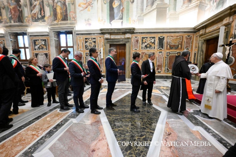 6-A los miembros de la Asociaci&oacute;n Nacional de Municipios Italianos (ANCI) 