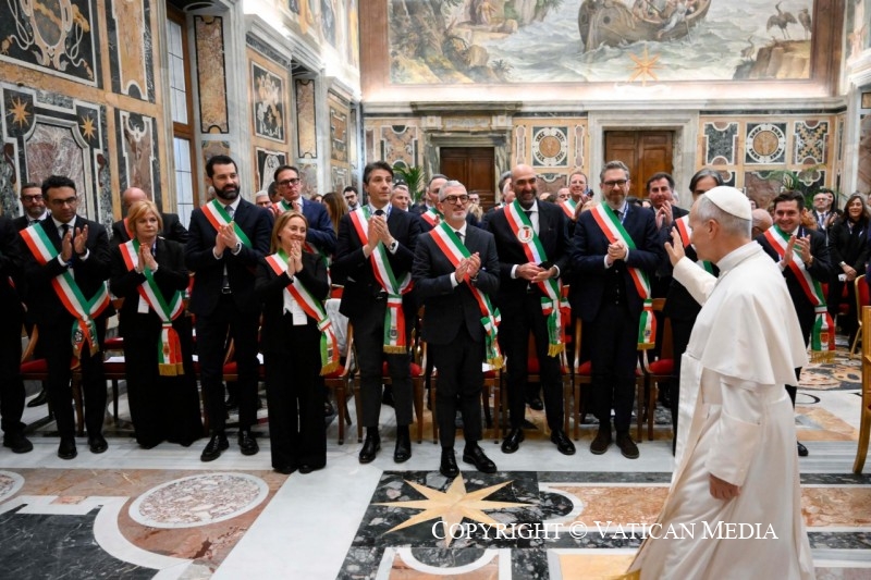 11-A los miembros de la Asociaci&oacute;n Nacional de Municipios Italianos (ANCI) 