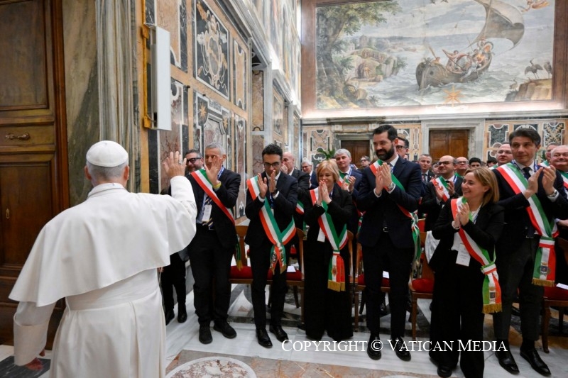 12-A los miembros de la Asociaci&oacute;n Nacional de Municipios Italianos (ANCI) 