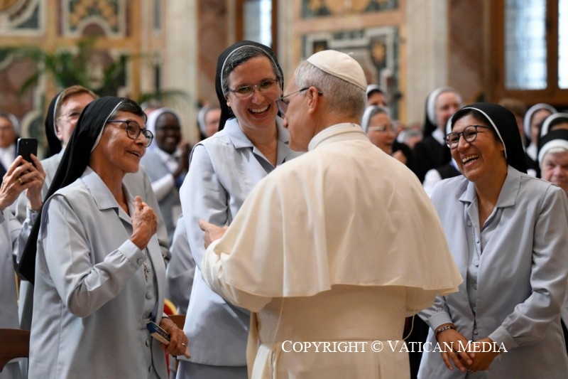 9-To Participants in the General Chapters of the Daughters of Divine Charity, of the Sisters of the Order of Saint Basil the Great, of the Augustinian Sisters of Amparo and of the Franciscan Sisters of the Sacred Heart