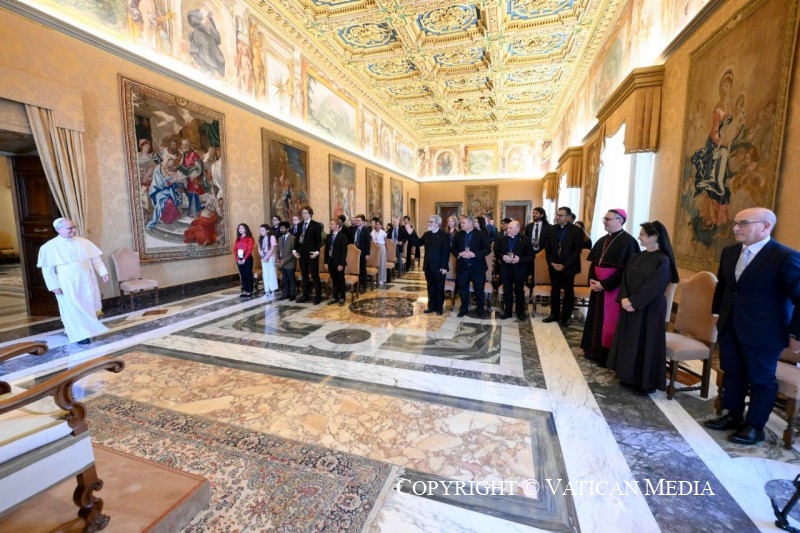 11-Ai partecipanti alla Scuola estiva di Astrofisica promossa dalla Specola Vaticana