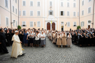 0-Ai membri dei Capitoli Generali di otto Istituti religiosi