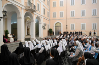 4-Ai membri dei Capitoli Generali di otto Istituti religiosi