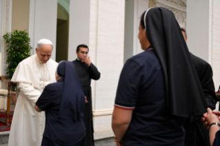 10-Ai membri dei Capitoli Generali di otto Istituti religiosi