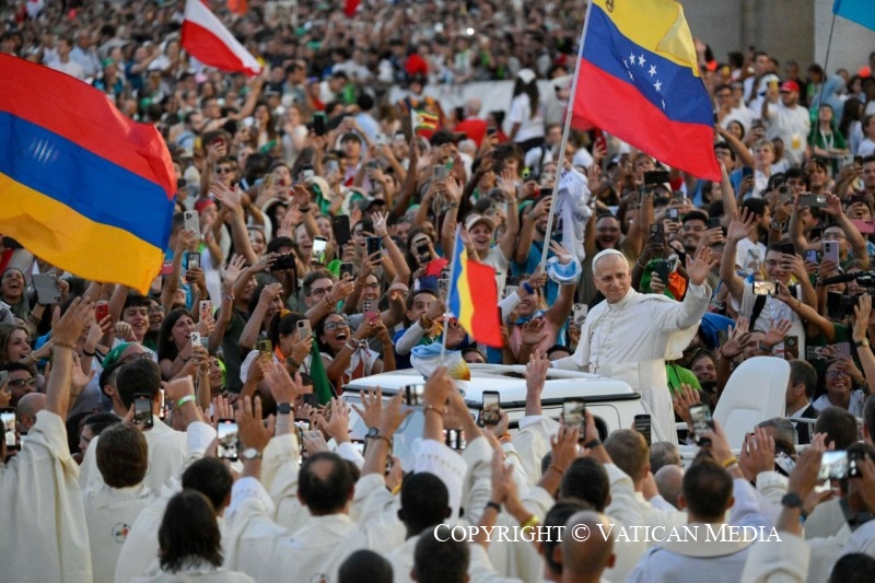 4-To the young people gathered in St. Peter's Square for the Holy Mass welcoming them to the Jubilee of Young People