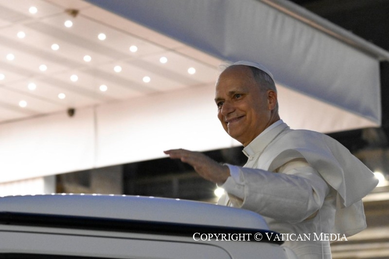 5-To the young people gathered in St. Peter's Square for the Holy Mass welcoming them to the Jubilee of Young People