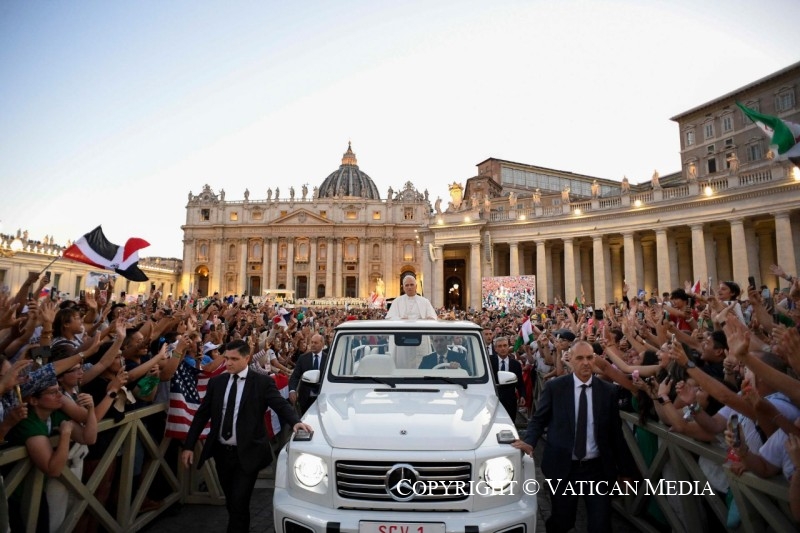 14-To the young people gathered in St. Peter's Square for the Holy Mass welcoming them to the Jubilee of Young People