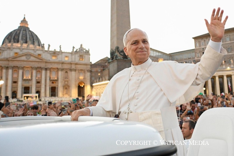 12-To the young people gathered in St. Peter's Square for the Holy Mass welcoming them to the Jubilee of Young People