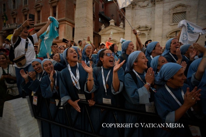 17-To the young people gathered in St. Peter's Square for the Holy Mass welcoming them to the Jubilee of Young People