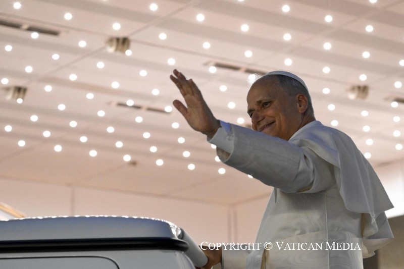 21-To the young people gathered in St. Peter's Square for the Holy Mass welcoming them to the Jubilee of Young People