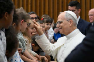 28-Meeting of the Holy Father with Employees of the Holy See and the Vatican City State