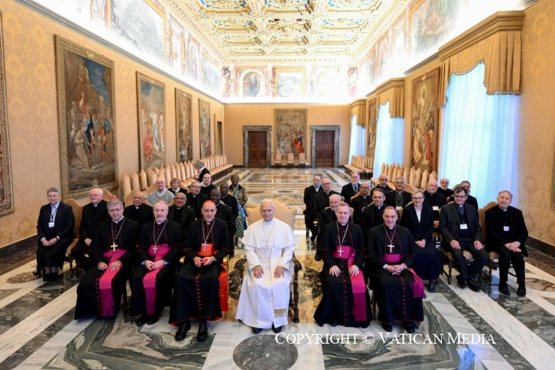 El Papa, con la Comisión Teológica Internacional