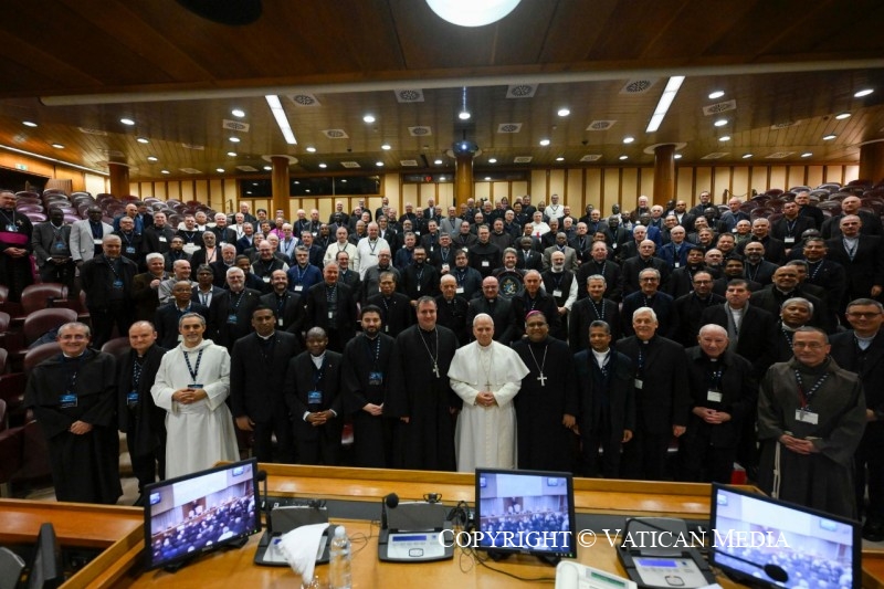 8-Aos participantes na reuni&atilde;o promovida pela Uni&atilde;o dos Superiores Gerais (USG)