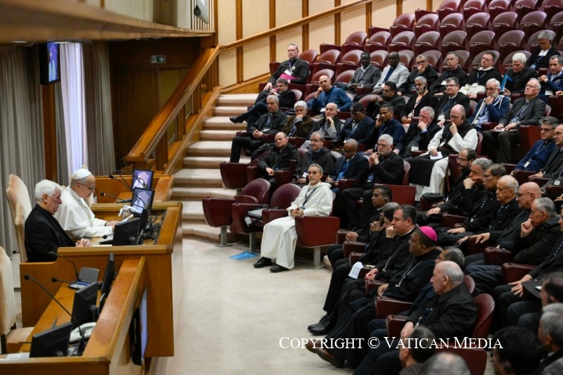11-Aos participantes na reuni&atilde;o promovida pela Uni&atilde;o dos Superiores Gerais (USG)