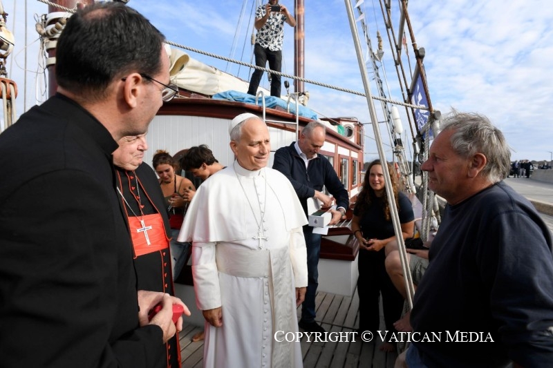 2-Visita ao navio-escola da paz "Med 25 Bel Espoir"