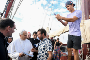 8-Visita ao navio-escola da paz "Med 25 Bel Espoir"