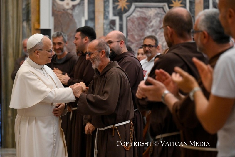 0-A los miembros de la Obra San Francisco para los Pobres de Mil&aacute;n