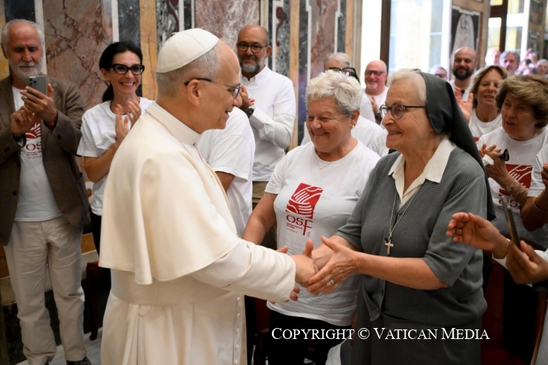 8-A los miembros de la Obra San Francisco para los Pobres de Mil&aacute;n