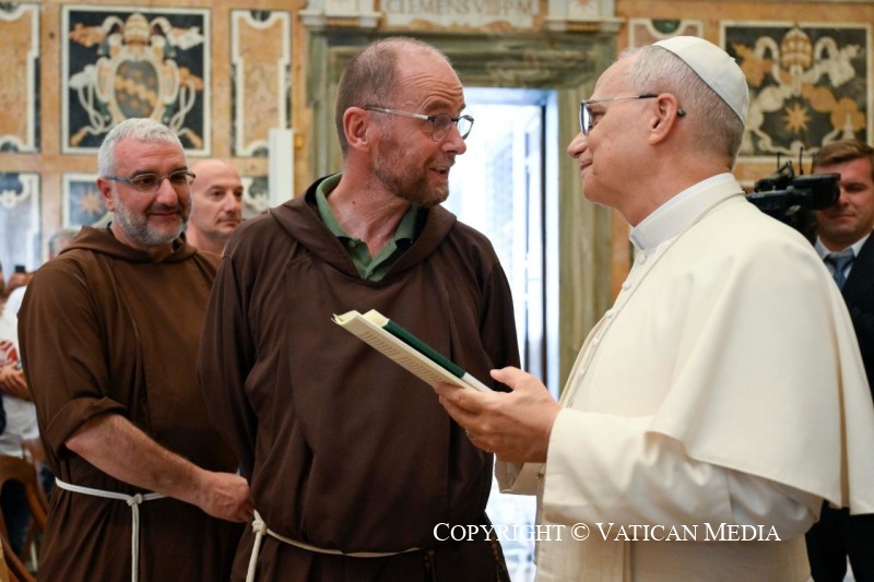 10-A los miembros de la Obra San Francisco para los Pobres de Mil&aacute;n