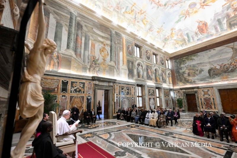 4-Ao Comit&eacute; de Dire&ccedil;&atilde;o da organiza&ccedil;&atilde;o "From Crisis to Care: Catholic Action for Children"