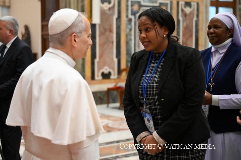 2-Ao Comit&eacute; de Dire&ccedil;&atilde;o da organiza&ccedil;&atilde;o "From Crisis to Care: Catholic Action for Children"