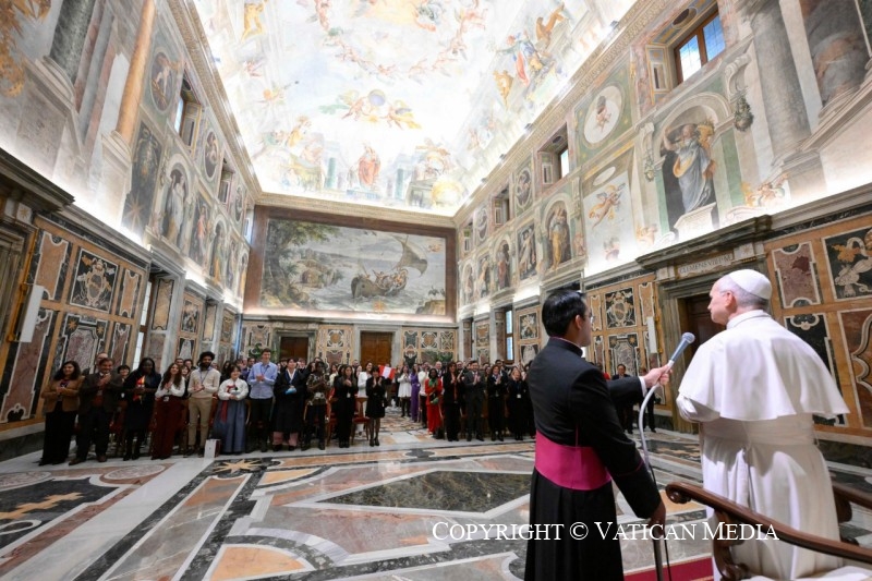 15-A los participantes en el Encuentro "Political Innovation Hackathon: one humanity, one planet"