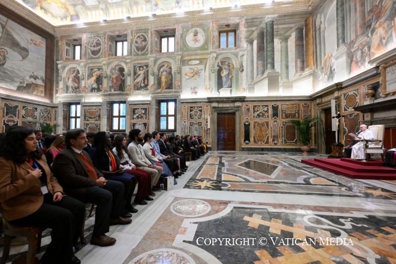 6-A los participantes en el Encuentro "Political Innovation Hackathon: one humanity, one planet"