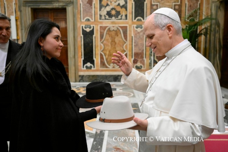 5-A los participantes en el Encuentro "Political Innovation Hackathon: one humanity, one planet"