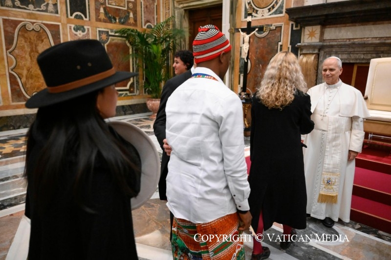 12-A los participantes en el Encuentro "Political Innovation Hackathon: one humanity, one planet"