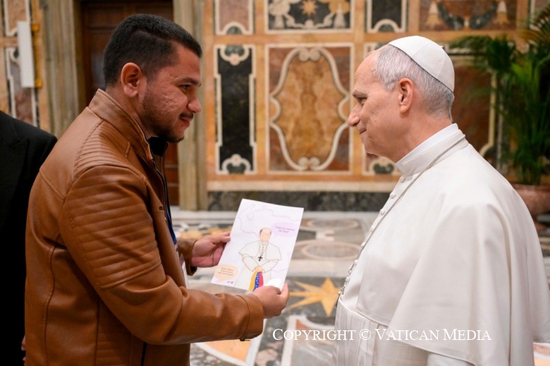 8-A los participantes en el Encuentro "Political Innovation Hackathon: one humanity, one planet"