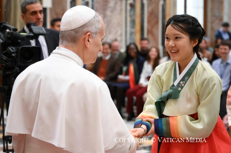 9-A los participantes en el Encuentro "Political Innovation Hackathon: one humanity, one planet"