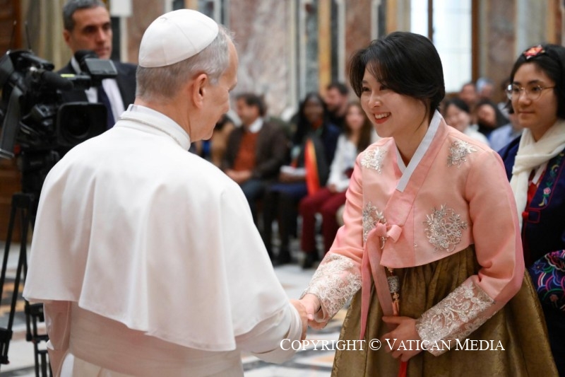 10-A los participantes en el Encuentro "Political Innovation Hackathon: one humanity, one planet"