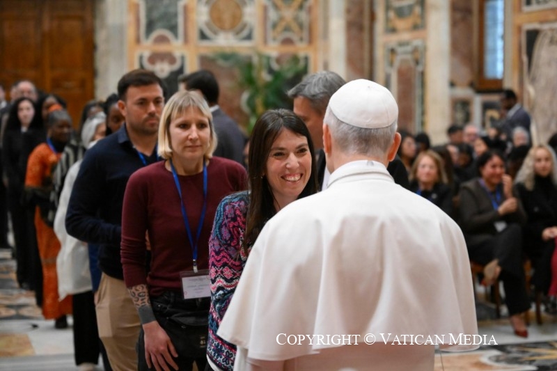 11-A los participantes en el Encuentro "Political Innovation Hackathon: one humanity, one planet"