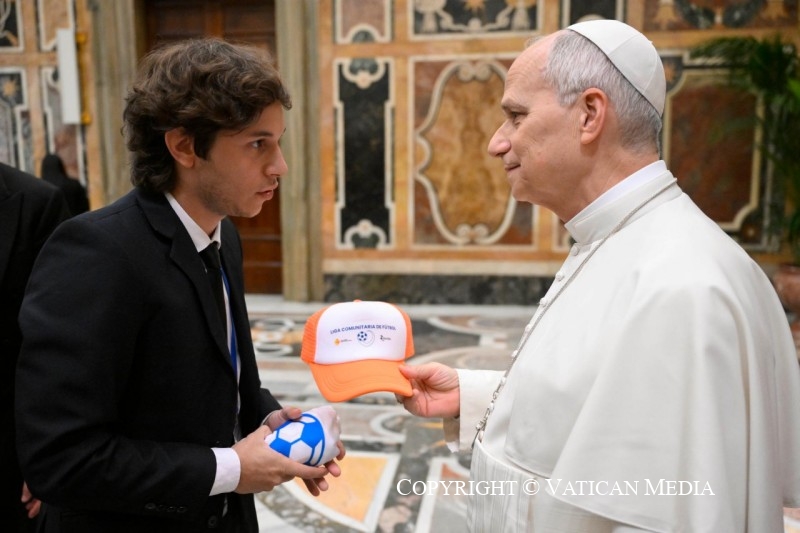 20-A los participantes en el Encuentro "Political Innovation Hackathon: one humanity, one planet"