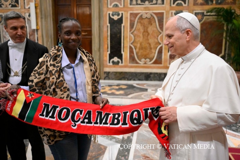 22-A los participantes en el Encuentro "Political Innovation Hackathon: one humanity, one planet"