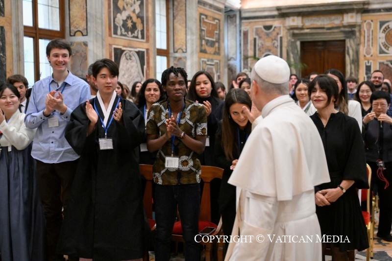 24-A los participantes en el Encuentro "Political Innovation Hackathon: one humanity, one planet"