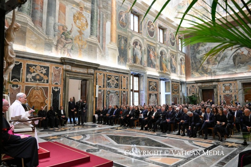5-Ai Dirigenti e Dipendenti di diversi Istituti Bancari Italiani