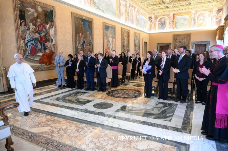 4-&Agrave; delega&ccedil;&atilde;o da "Catholic Charities Network" 
