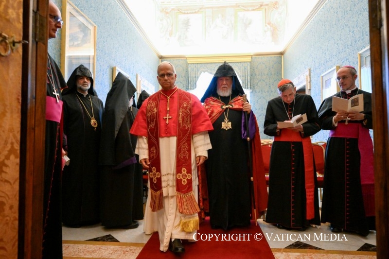 5-An Seine Heiligkeit Aram I., Katholikos der Armenischen Apostolischen Kirche &ndash; Sitz von Kilikien (Libanon) &ndash; und Gefolge 