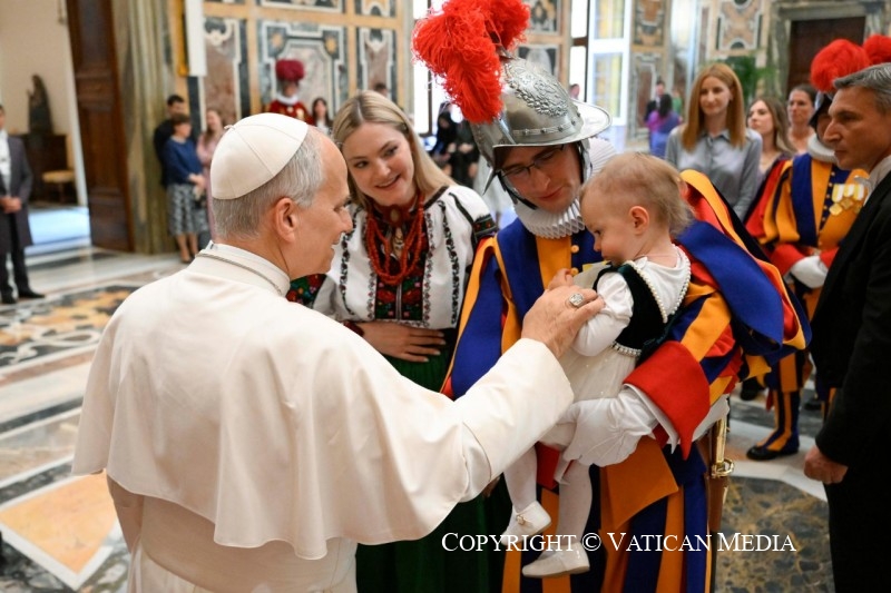 5-Aos membros da Guarda Su&iacute;&ccedil;a Pontif&iacute;cia