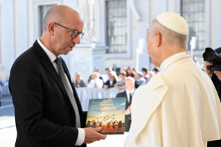 21-Aux participants au Jubilé du Monde Éducatif (Rencontre avec les éducateurs)