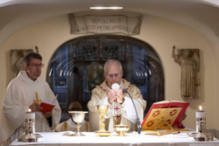 7-Santa Messa nella Cripta della Basilica di San Pietro