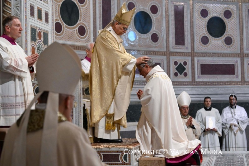 7-Misa con ordenaciones episcopales