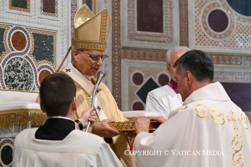 12-Misa con ordenaciones episcopales