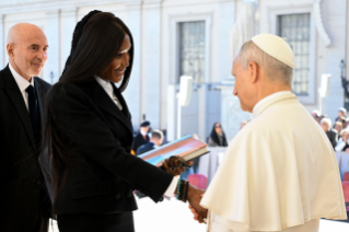 44-Audiencia general