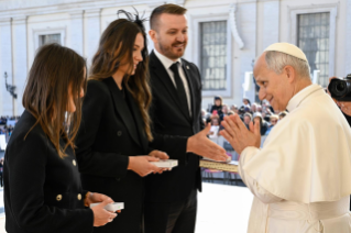 24-Audiencia general