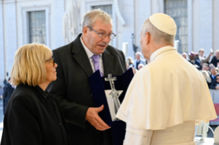 28-Audiencia general